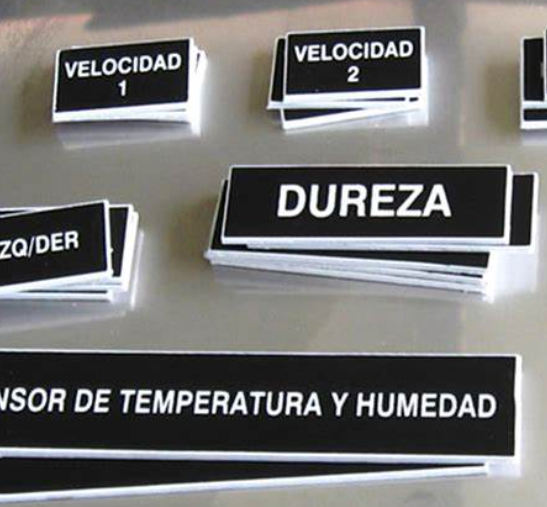Placas Grabadas en lamicoid varios tamaños